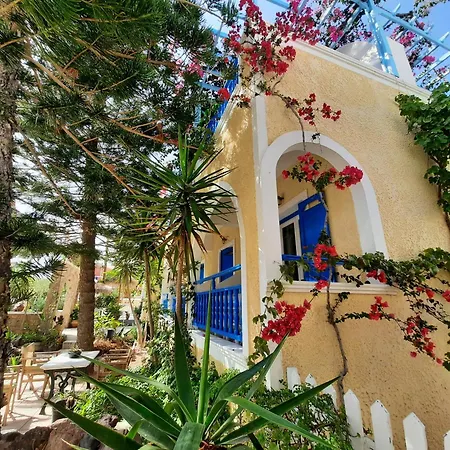 Zeus Aparthotel Kamari (Santorini)